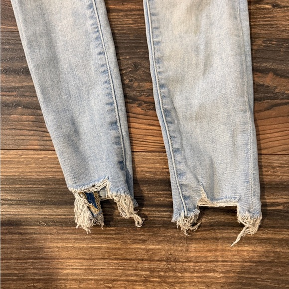 Light wash American Eagle Jeans - Picture 9 of 9
